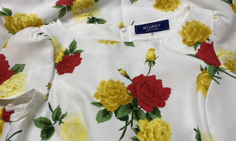 薔薇が咲きました エムズグレイシーのワンピース 7yorku Familiar