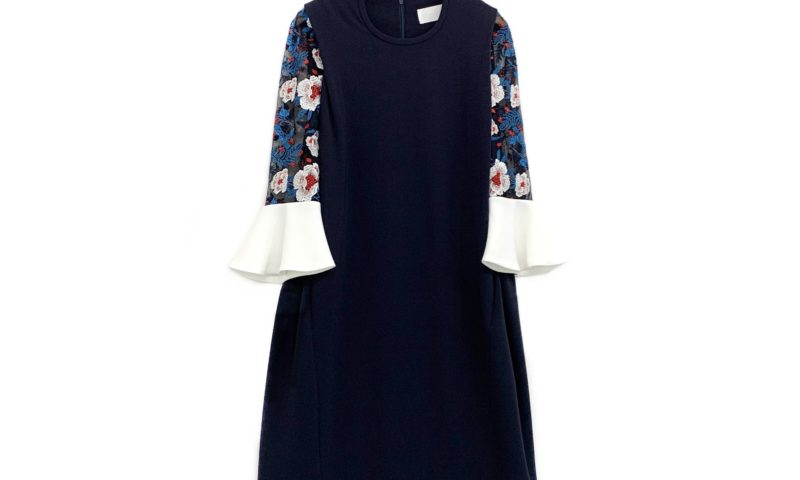 お買取したマメクロゴウチのBotanical Lace Sleeves I-Line Dressの写真