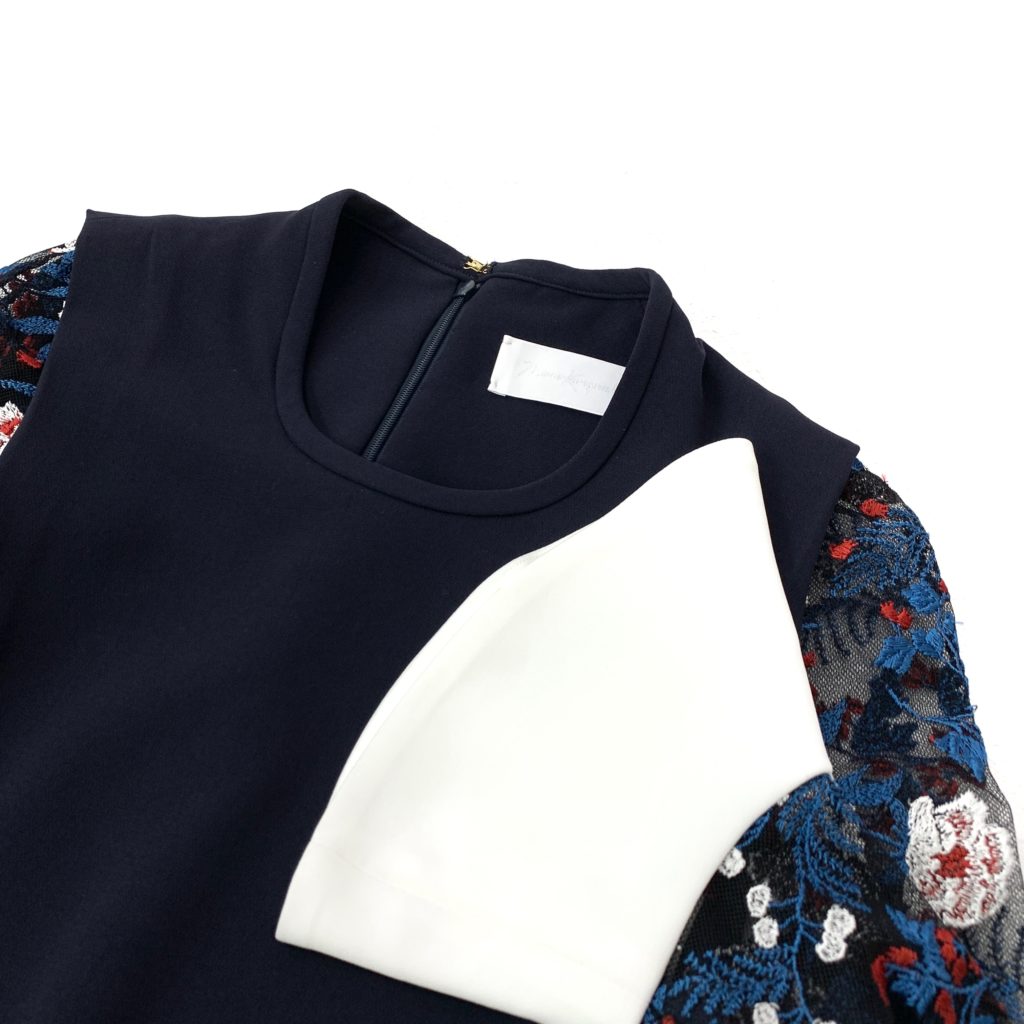 お買取したマメクロゴウチのBotanical Lace Sleeves I-Line Dress袖の写真