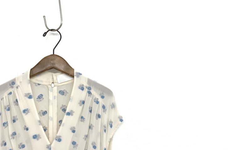 お買取したマメクロゴウチのFrench Sleeve Dress With Small Flower Embroideryバストアップの写真