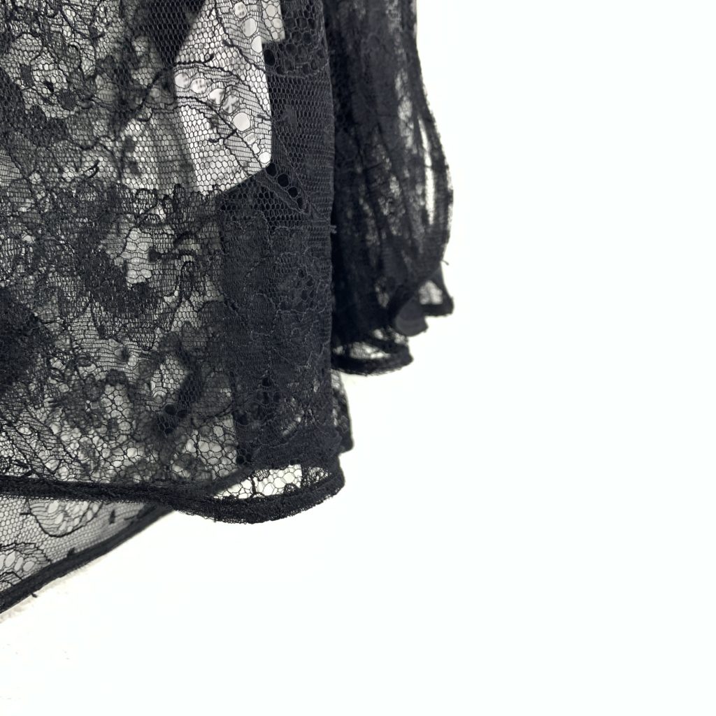 お買取したマメクロゴウチのRiver Lace Blouse裾の写真