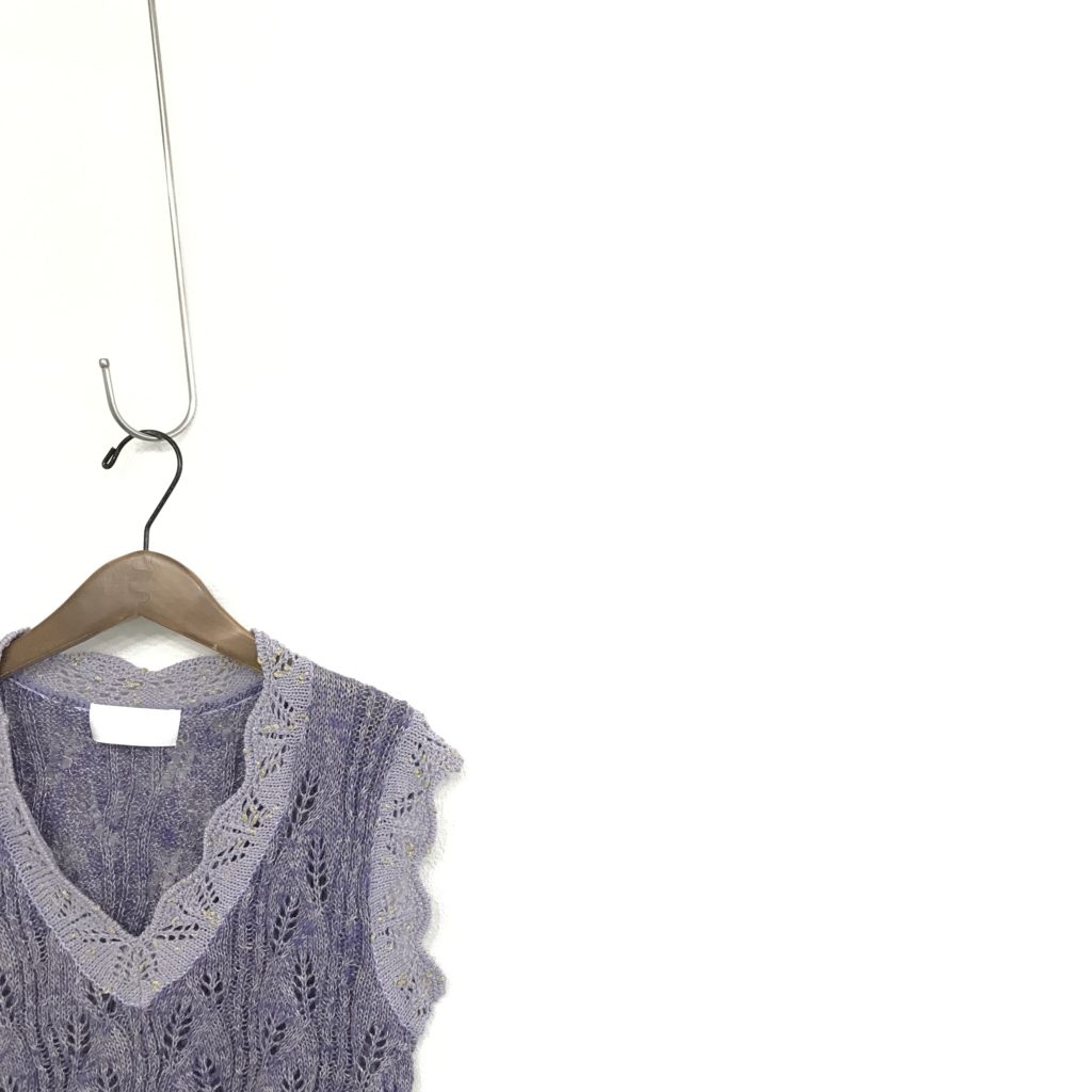 マメクロゴウチのSilk Linen Knit Topsはシャリ感のあるシルクリネン