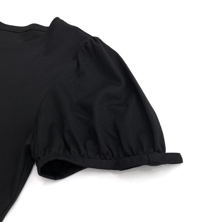 FOXEY NEWYORK フォクシー プチリュバンTシャツ 袖リボン カットソー 半袖 ブラック 38 40928-NATOF 定価32,000円/2021パフスリーブとリボンモチーフのデザインをアップで写した画像です
