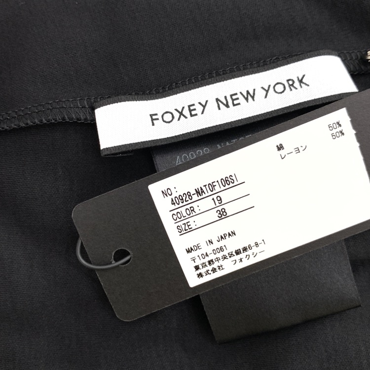 FOXEY NEWYORK フォクシー プチリュバンTシャツ 袖リボン カットソー 半袖 ブラック 38 40928-NATOF 定価32,000円/2021商品紙タグの素材表綿50％レーヨン50％の画像です