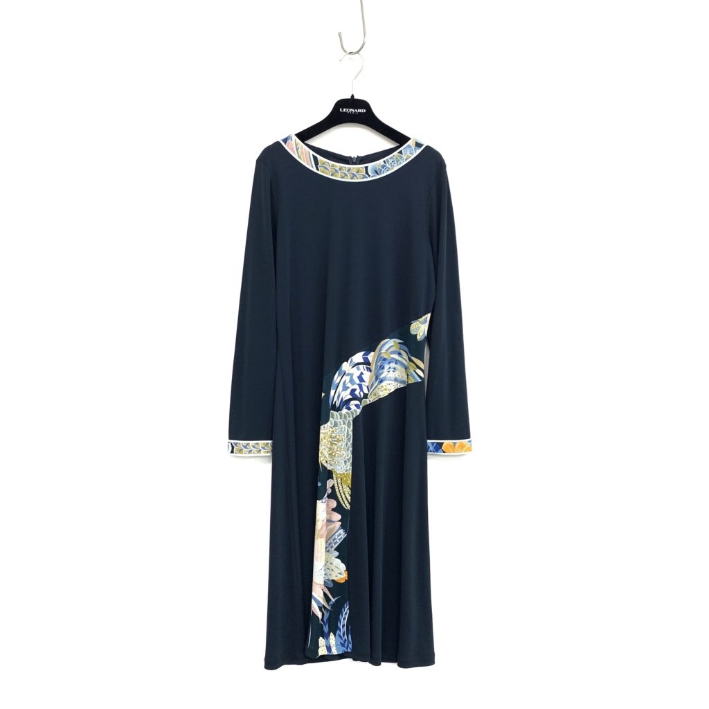 ファーストラインのレオナールパリの美しいドレス