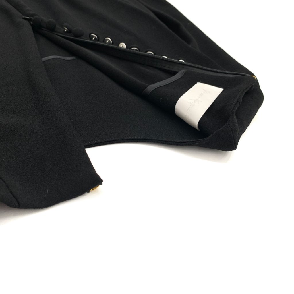 マメクロゴウチのEmbroidery Cuffs I-Line Dressブラック×パープルのマメらしいカラー