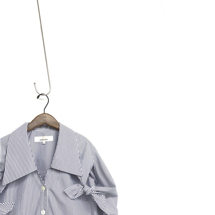 AKIRA NAKA アキラナカ Gwen Shirt ケープ風デザインストライプシャツ ブラウス ブルー 1 AR1935W
